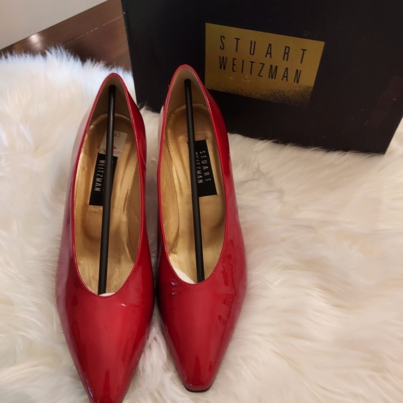 Stuart Weitzman Candy Apple Red Patent Leather Ladies Pumps with Gold Detailing. - Picture 3 of 11
